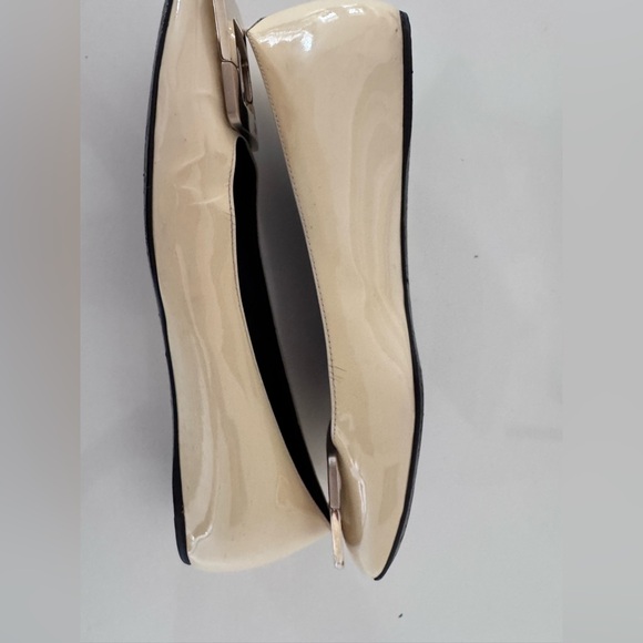 Roger Vivier Belle Vivier Patent Leather Ballet Flats with Gold Buckle - Picture 12 of 16